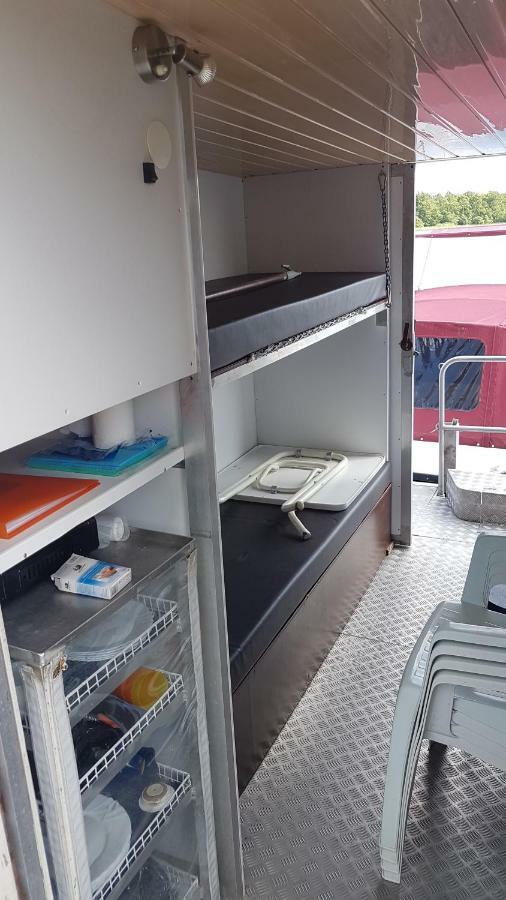 Hausboot Krakow Am See Forelle 1 Und 2 Екстериор снимка